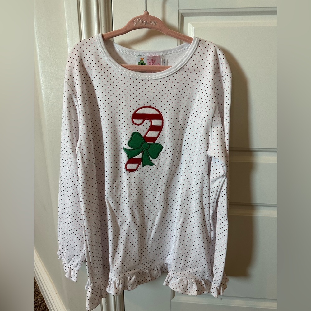 Lily Pads. Girls long sleeve shift top. Color: White w/red polka dots. Size: 7